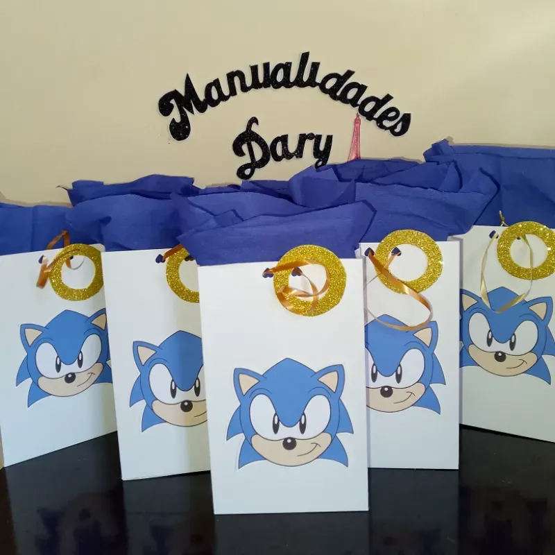 Bolsas de regalo con papel crepé