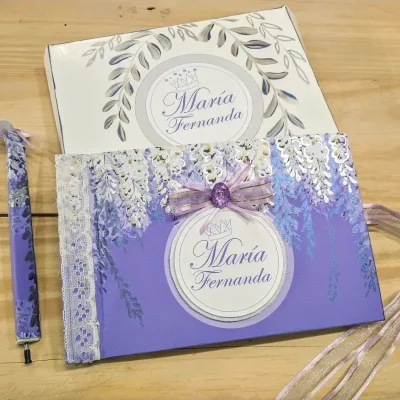 Libro de firmas morado de flores caídas