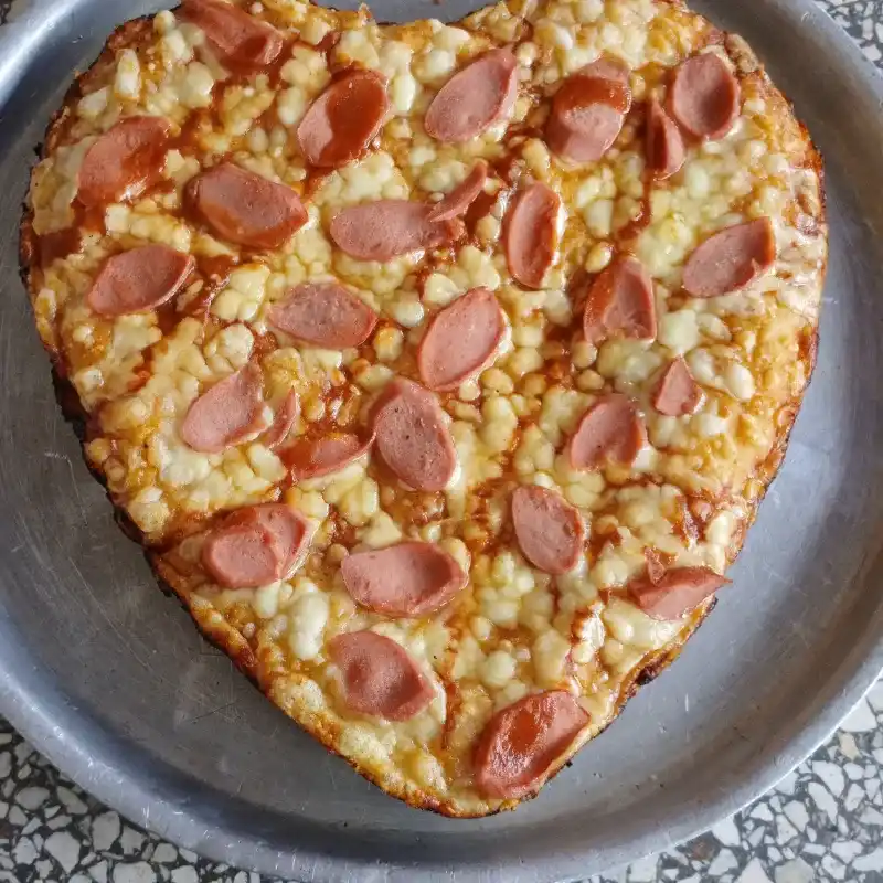 Pizza en forma de corazón de Salchicha