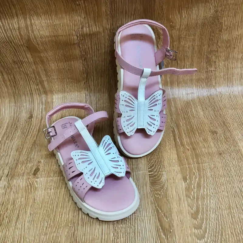 Sandalias con mariposa color rosado