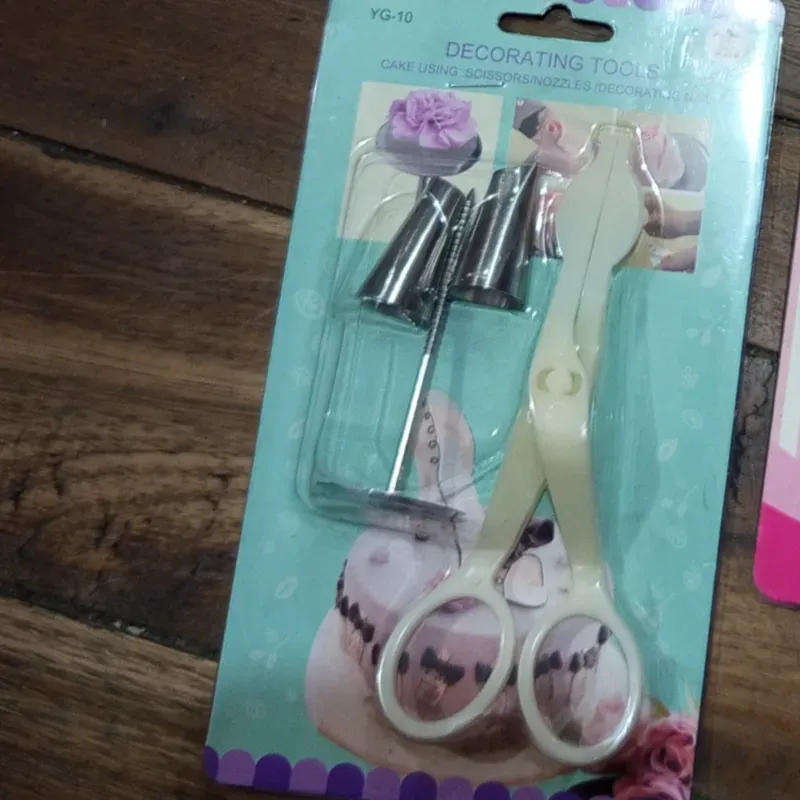 BOQUILLAS , TIJERAS CON CLAVO