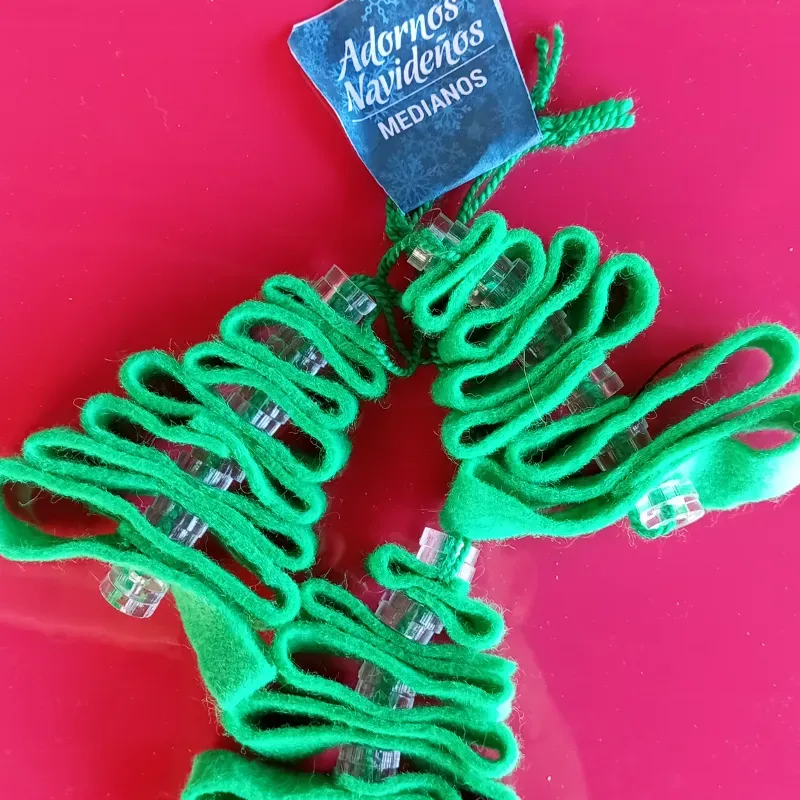 Adornos navideños medianos arbolitos