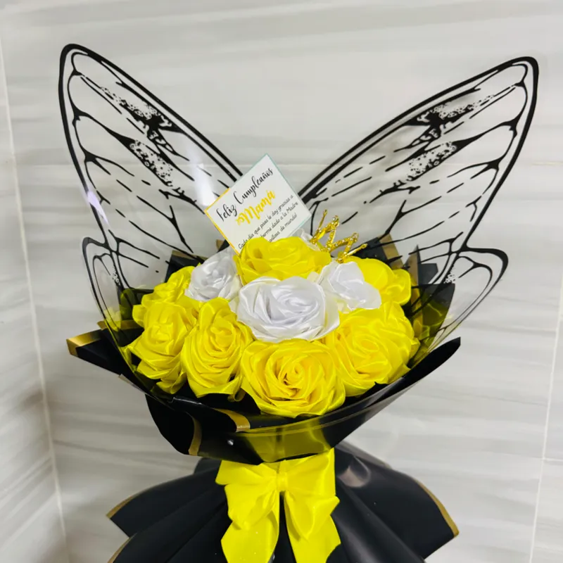 Ramo de 15 rosas con alas