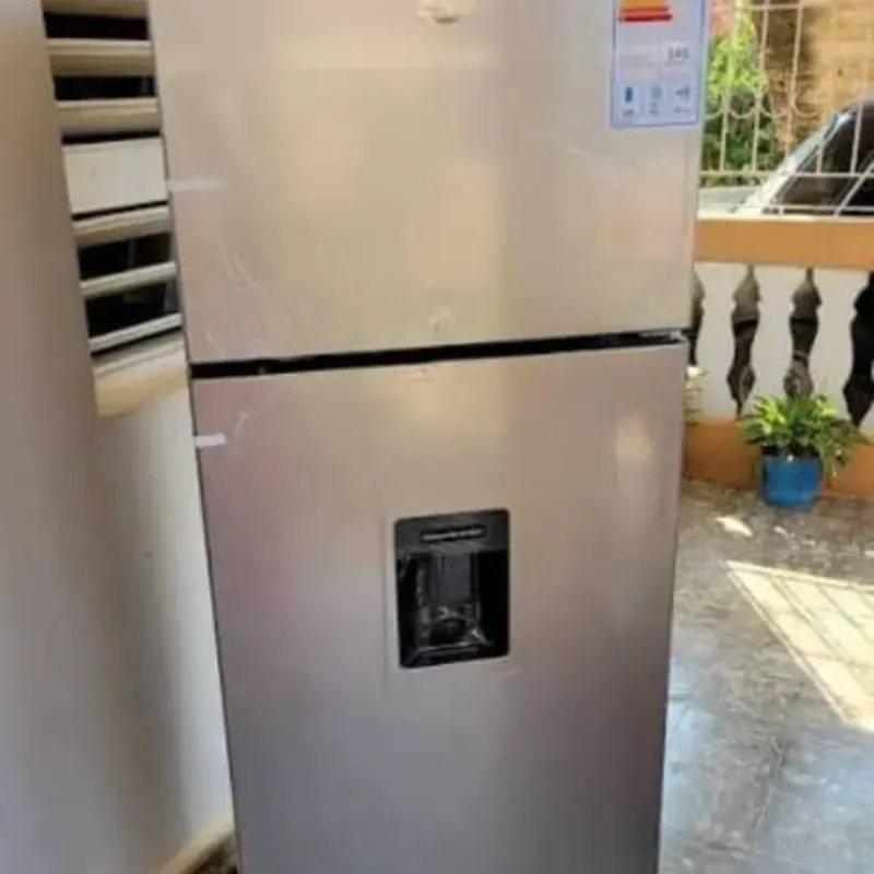 Refrigerador Eko de 13 pies con dispensador