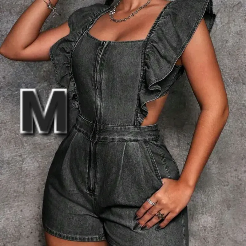 Mono de Mezclilla con Volante y Espalda Abierta