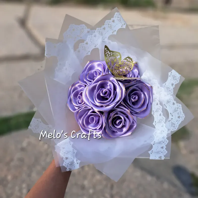 Ramo de 7 rosas de saten