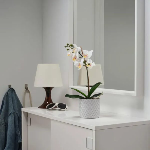 Maceta artificial con orquídea