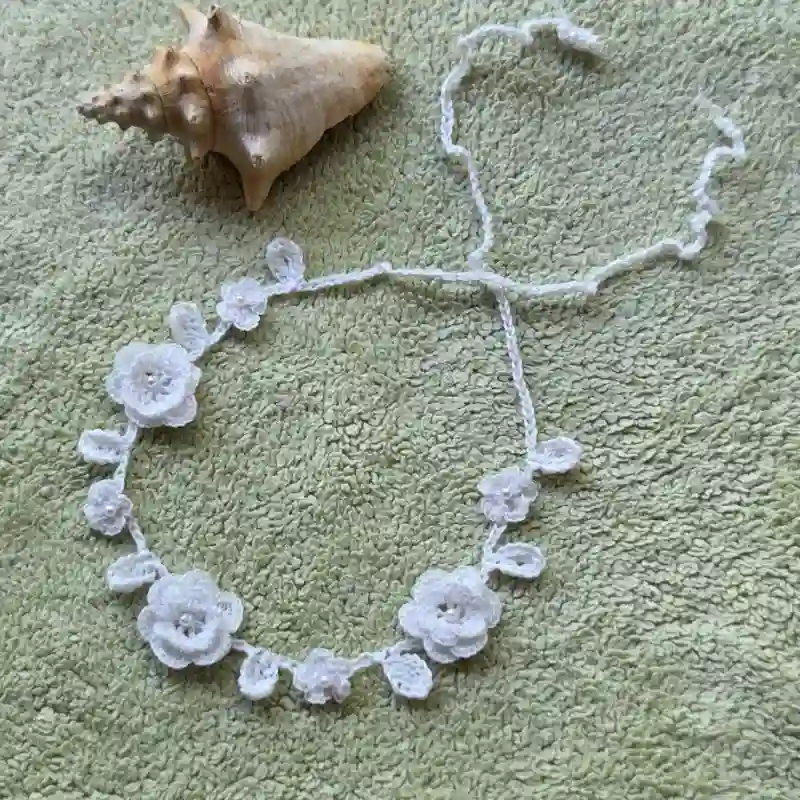 Cinta de flores con perlas