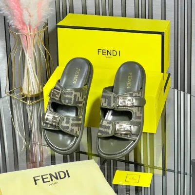 Sandalias Fendi ✨