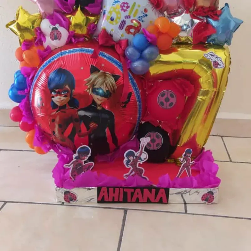 Caja sorpresa con globos para niñas