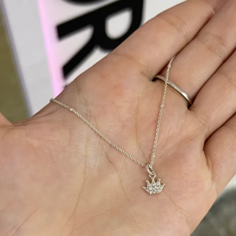 Cadena con dije de corona