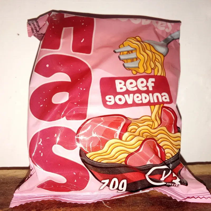 Sopa de fideos con res