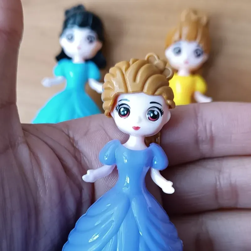 Muñecas pequeñas de fricción