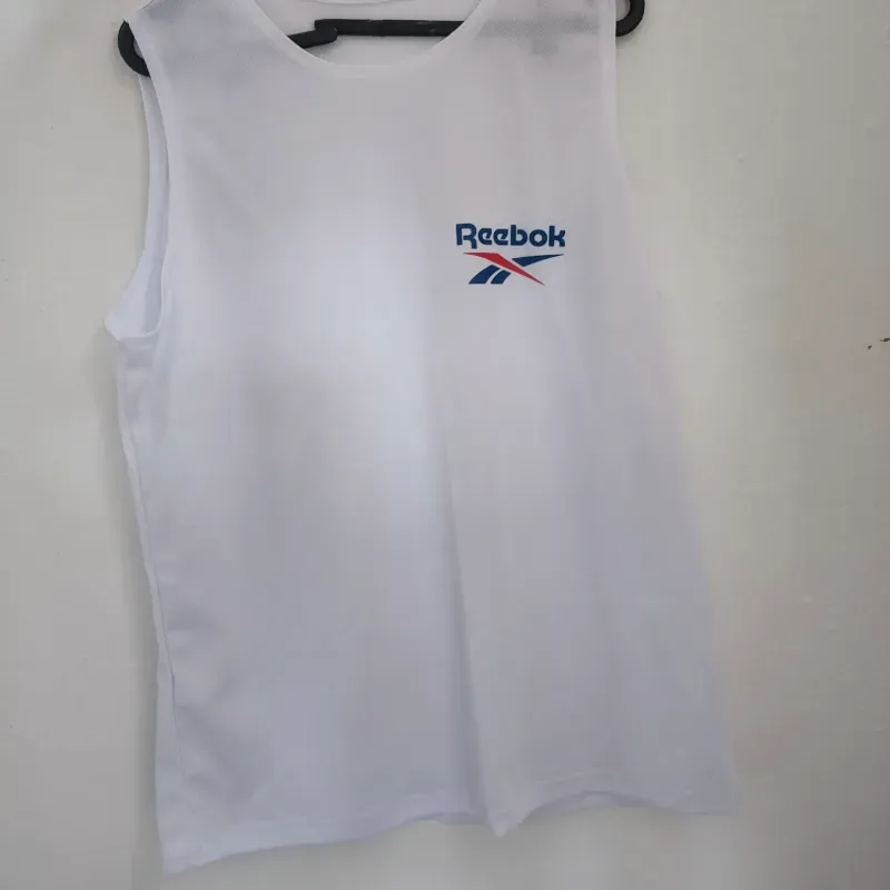  Camiseta blanca para adultos tela Dry Fit