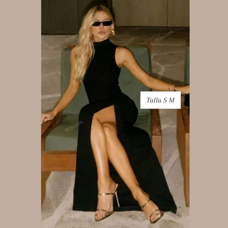 Vestido sin mangas con abertura en la pierna