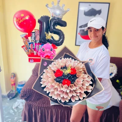  Cesta con Globo Número + Ramo con Dinero