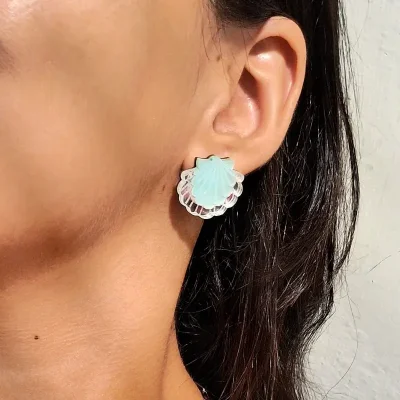 Aretes pequeños conchas azul claro
