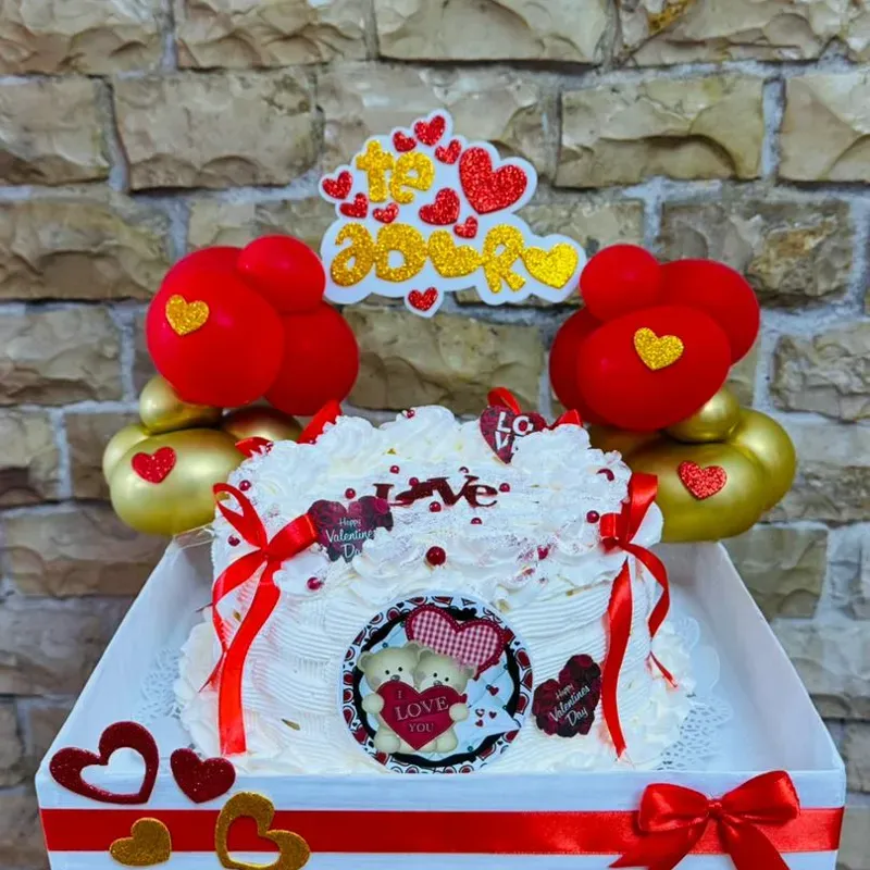 Panetela con mensaje oculto y bandeja decorada