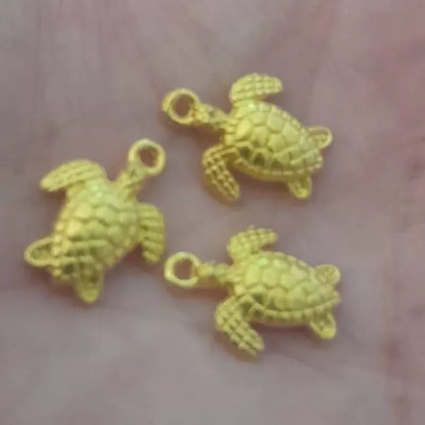 Dije tortuga dorada
