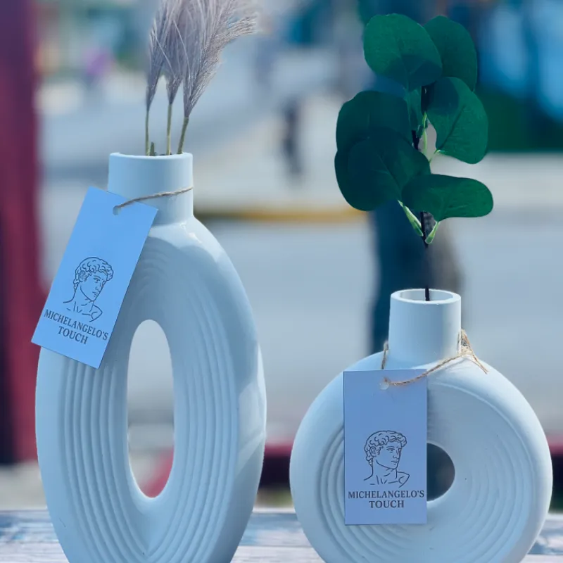 Jarrones minimalistas blancos