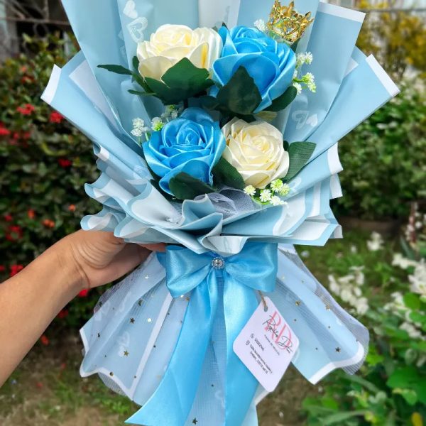 Ramo de 4 rosas con coronita