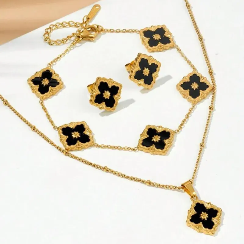 Set de cadena, aretes y manilla Van Cleef Negro ✨️