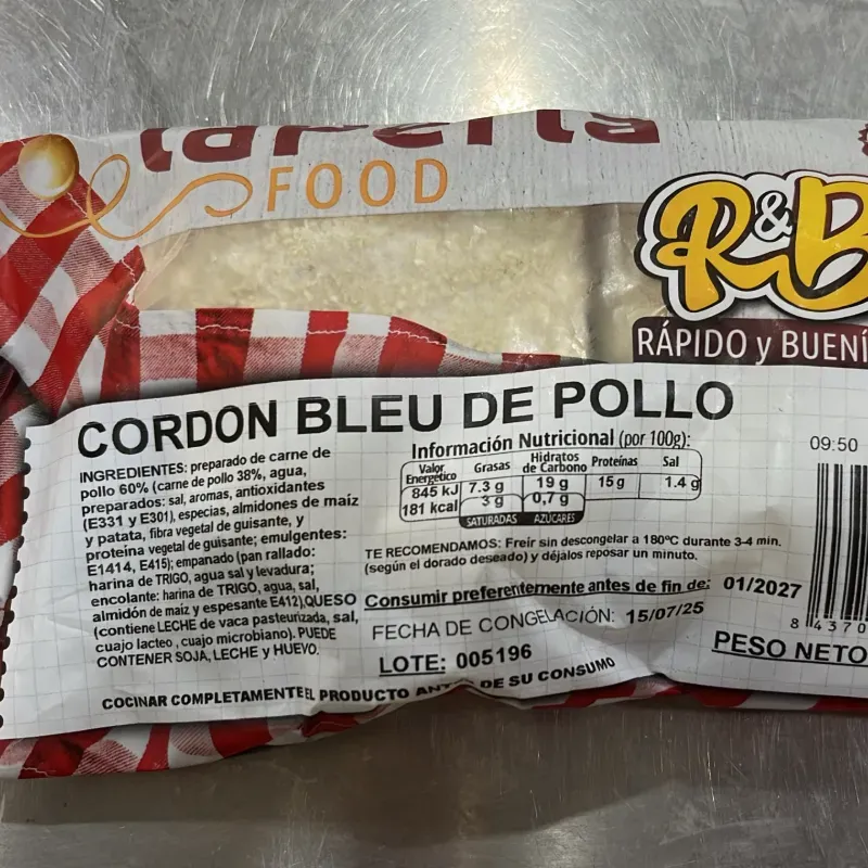 Filete de pollo empanado relleno de jamon y queso