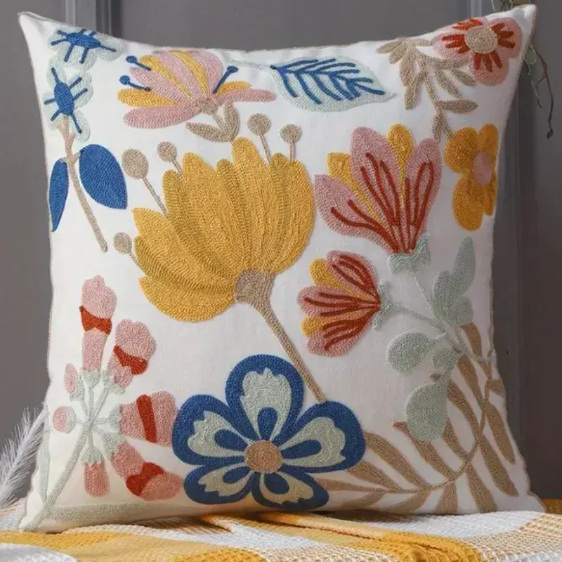 Cojin de flores bordado