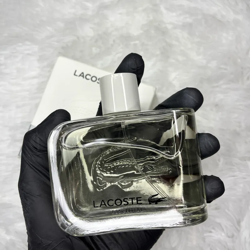 Lacoste Essential