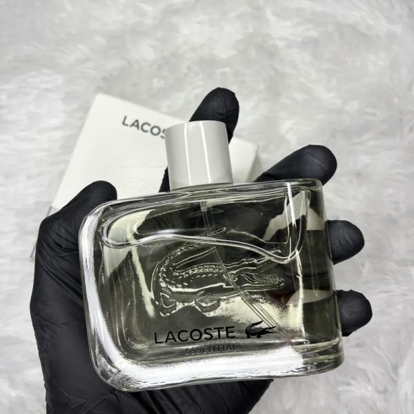 Lacoste Essential