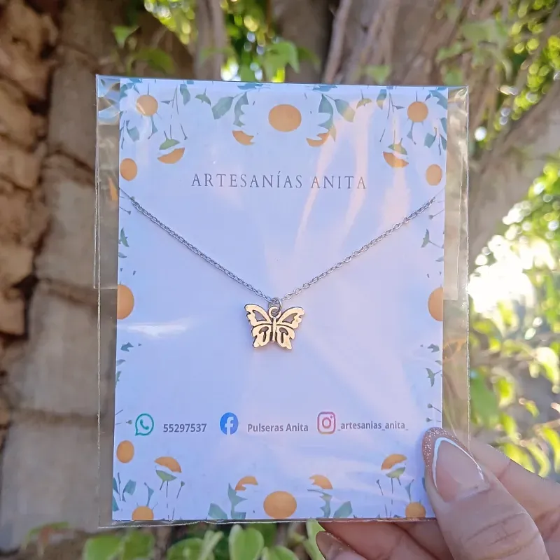Cadena con dije de mariposa 