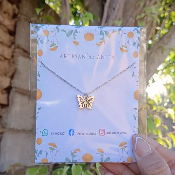 Cadena con dije de mariposa 