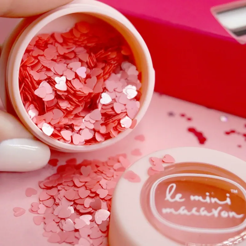 Copos de corazón para uñas