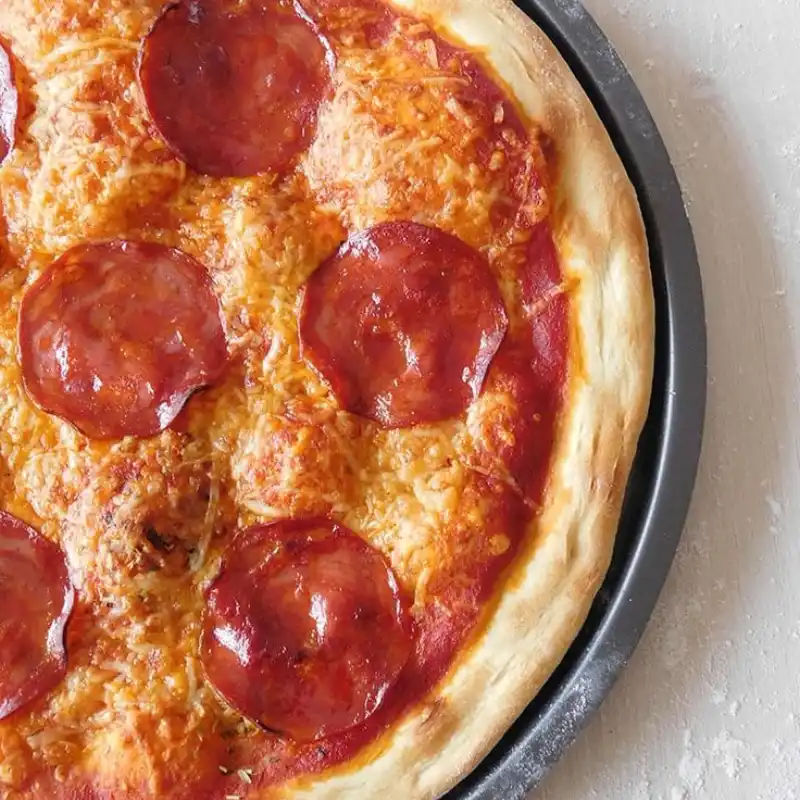 Pizza con Peperoni
