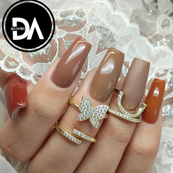 En uñas medianas