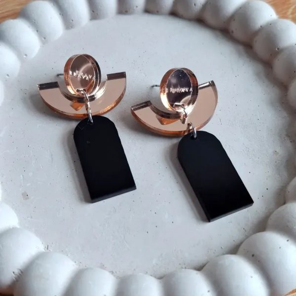 Bauhaus Flaq oro rosa falda negra