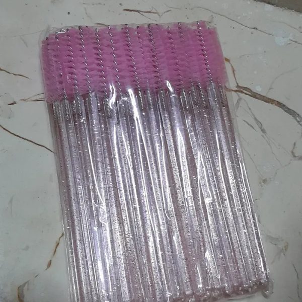 Cepillos para pestañas y cejas.