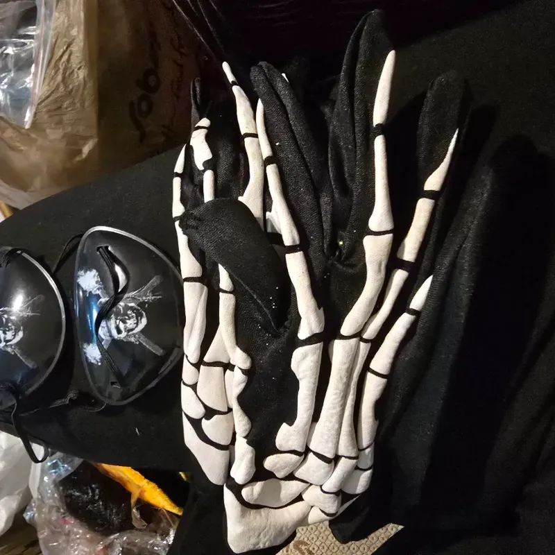 Guantes con Parches estilo Piratas del Caribe para   ideal para crear ambiente de terror.