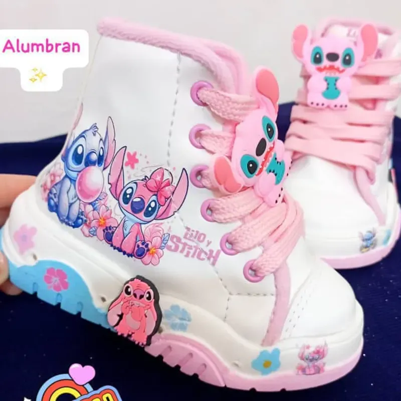 Boticas Ángel y Stich Alumbran