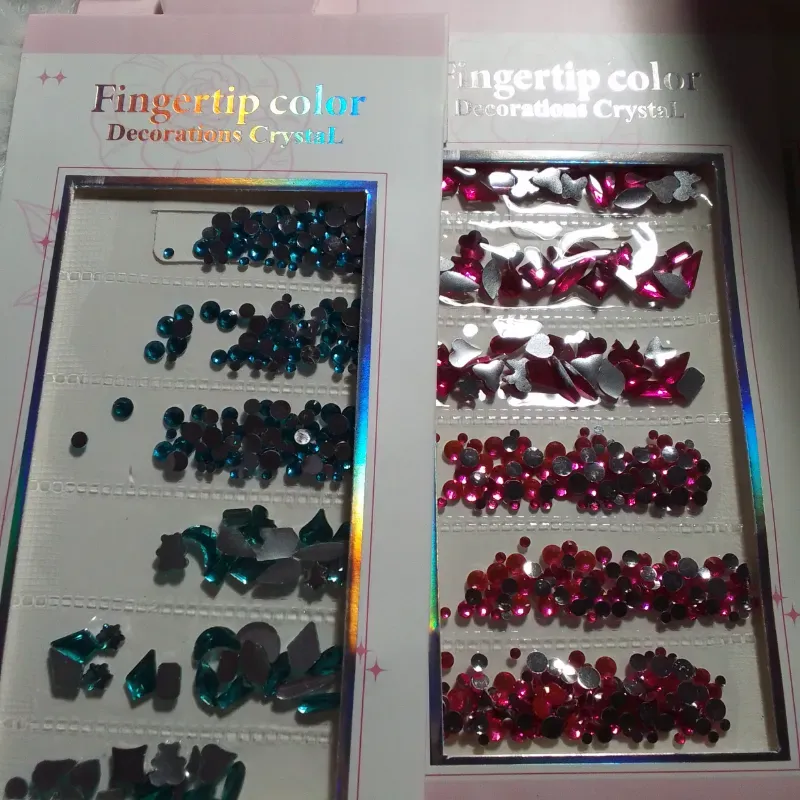 Carteras con piedras de colores