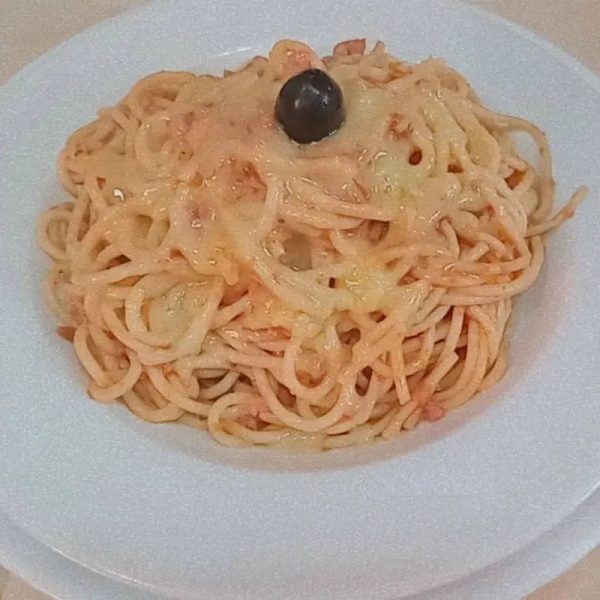 SPAGHETIS CON QUESO