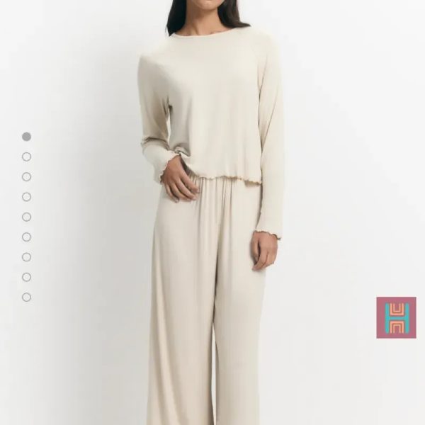 CONJUNTO PIJAMA FLUIDO BEIGE 0102