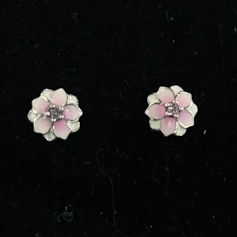 Aretes de flor rosada