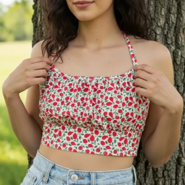 Blusa corta con fruncido ajustable en la espalda