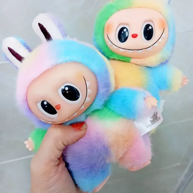 LABUBU LLAVERO ARCOÍRIS OREJITAS NEGRAS 