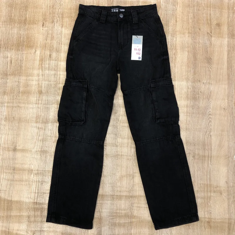 Pantalón 4 puertas color negro