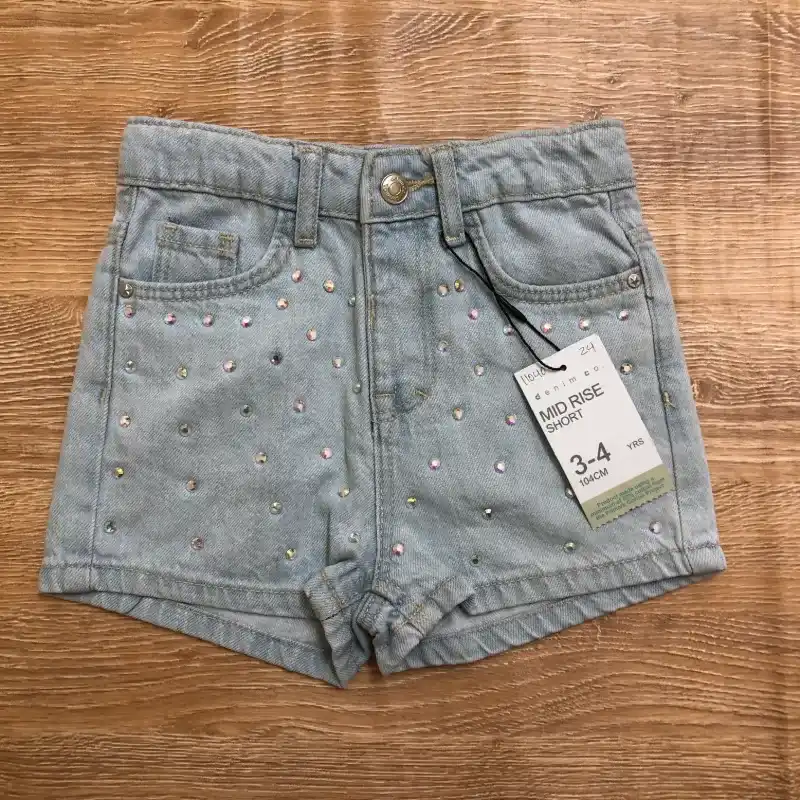 Short de mezclilla con diamantes