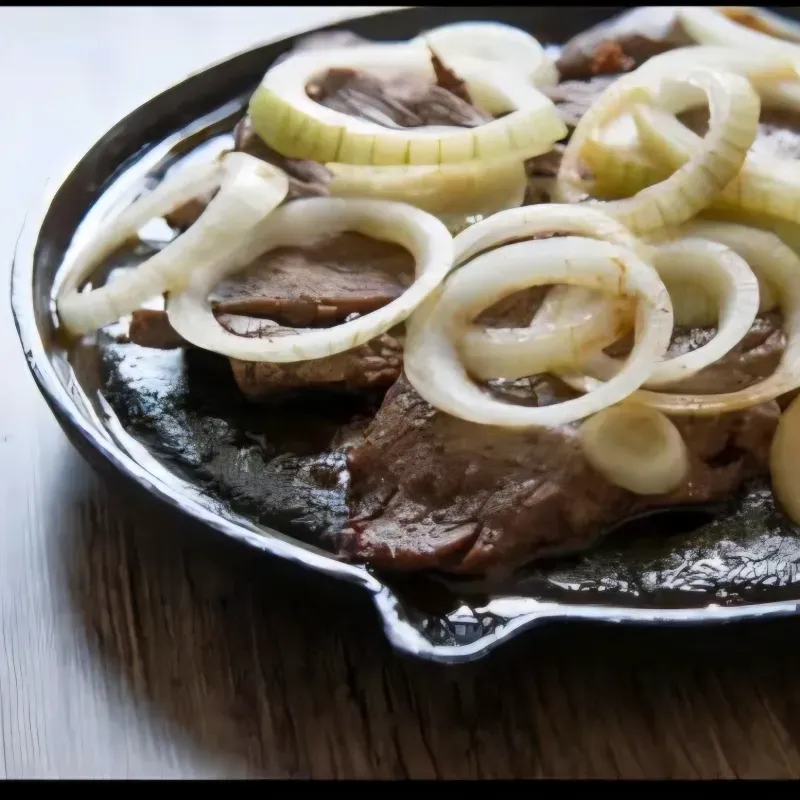 Bistec de Cerdo Encebollado