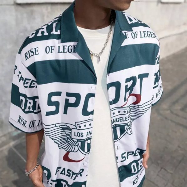 Manfinity LEGND Camisa casual holgada para hombre con cuello vuelto, cierre de botones delanteros, estampado todo sobre, manga corta. Camisa oversize, camisas Y2K, camiseta de fútbol