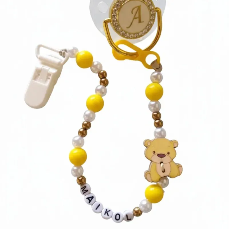 Chupetero de bebé con osito de madera